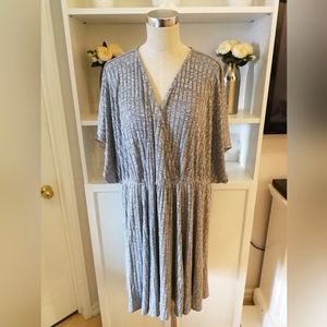 TORRID size 4 grey v-neck ribbed jersey knit dress with cinched waist